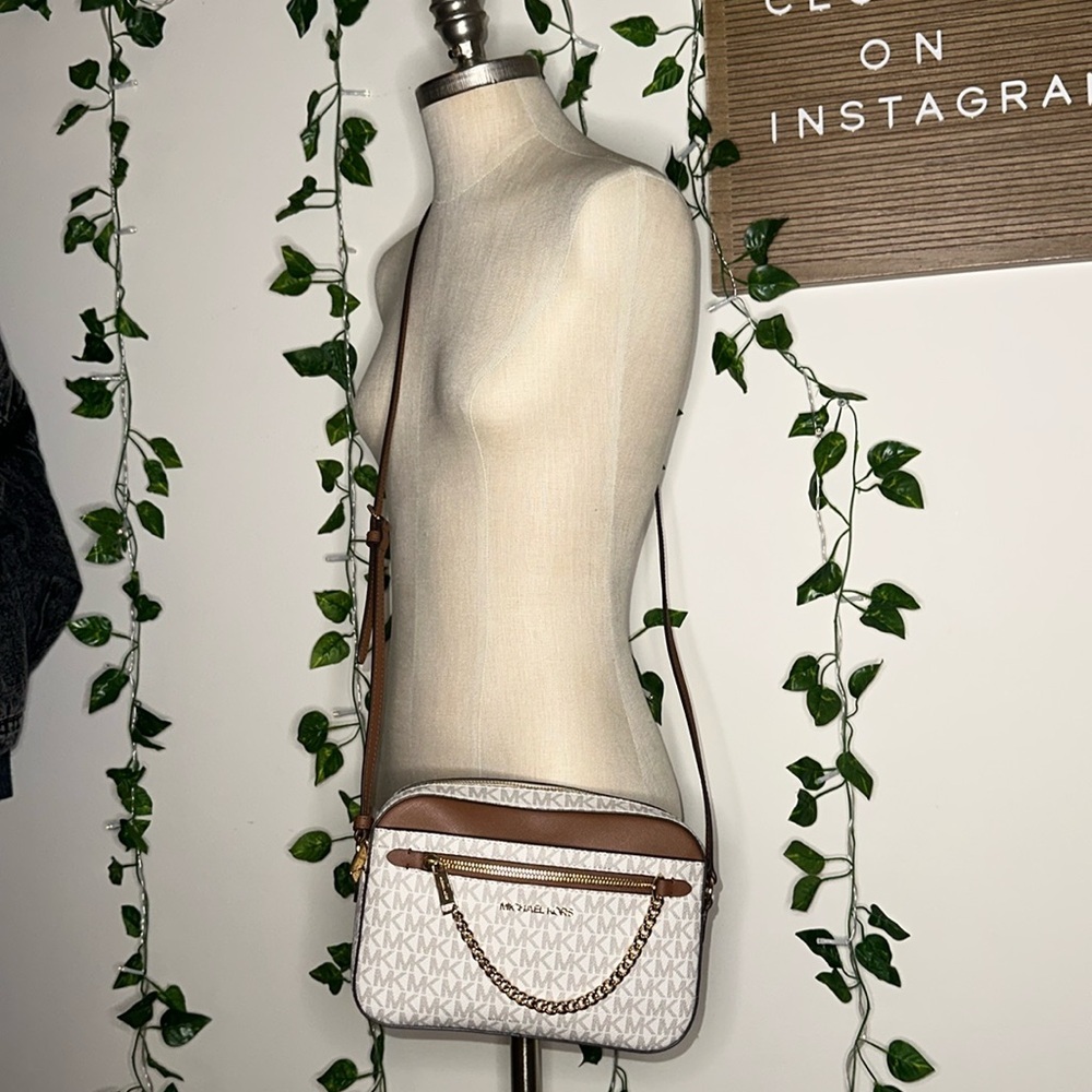 Michael Kors Jet Set Logo Crossbody Bag Vanilla NWOT - Picture 3 of 16